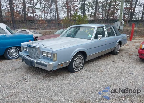 1985 Lincoln Town Car z USA, uszkodzony, nr VIN 1LNBP96F8FY602123